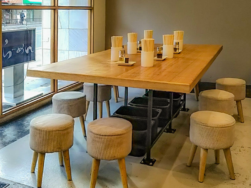 らーめん鱗 江坂店 テーブル席