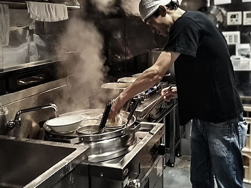 らーめん鱗 西中島店