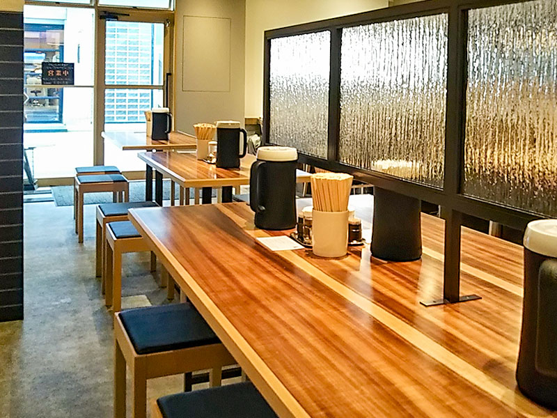 らーめん鱗 難波店 テーブル席
