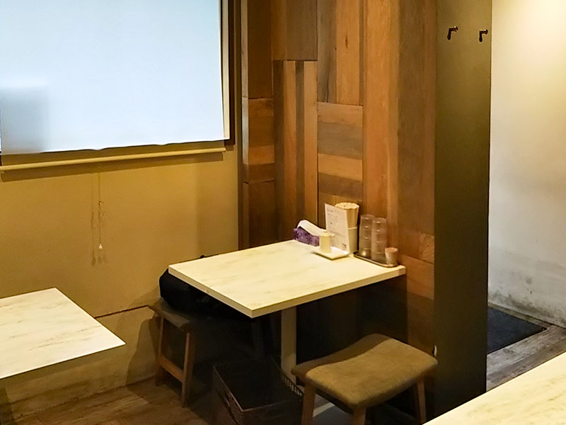 らーめん鱗 高槻店 テーブル席